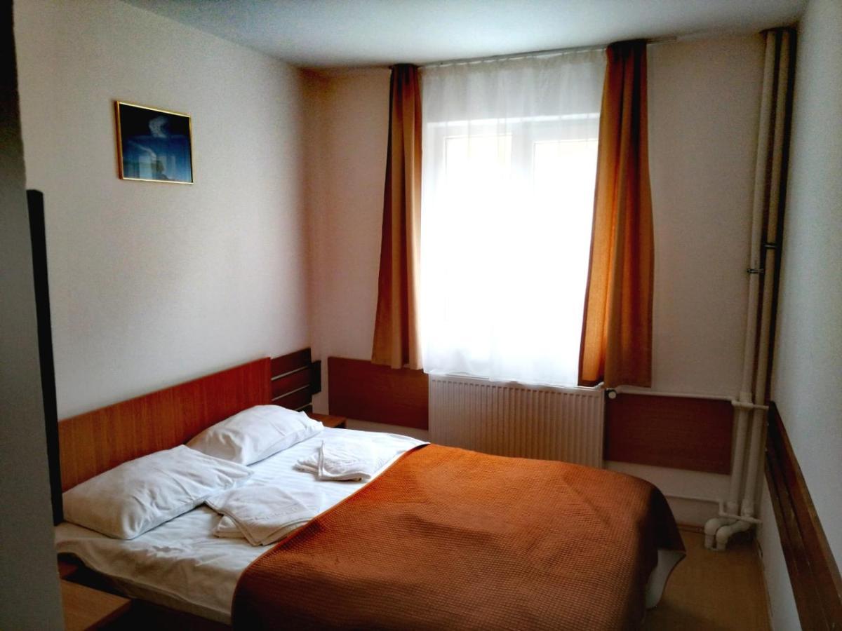Hostel Cppi Nord Busteni Exterior photo