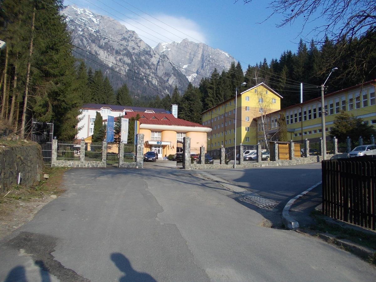 Hostel Cppi Nord Busteni Exterior photo
