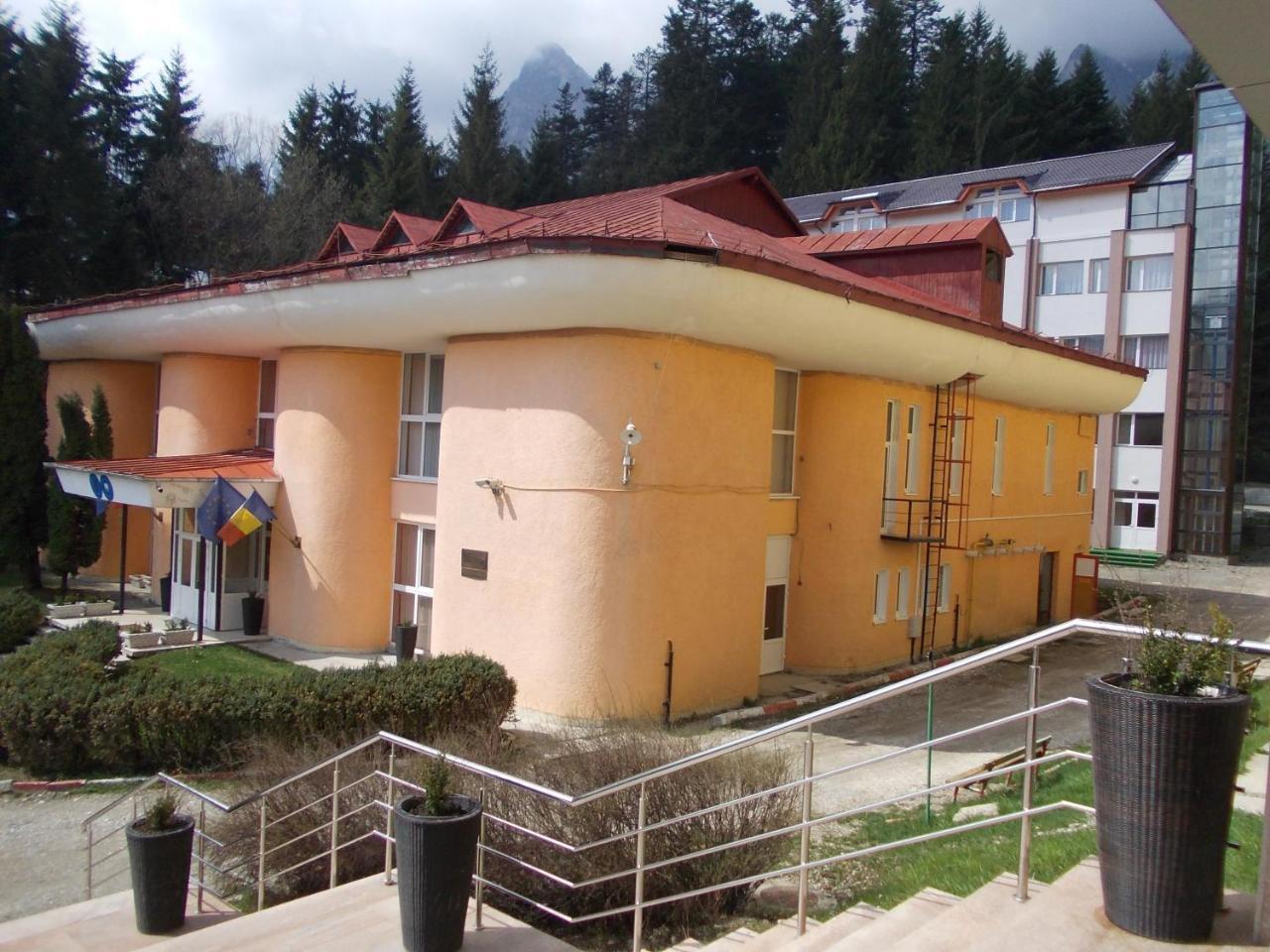 Hostel Cppi Nord Busteni Exterior photo